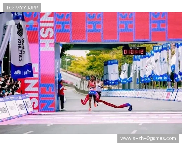 冠军赛终场哨响，球员泪洒赛场写下难忘瞬间，冠军被推出赛道